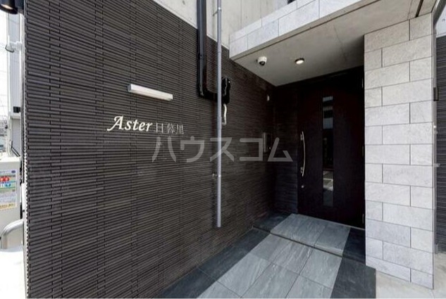 23/28 エントランス