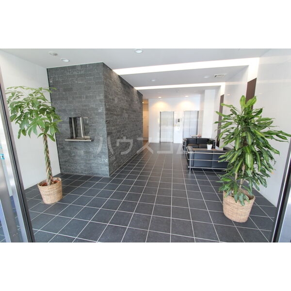 21/27 エントランス