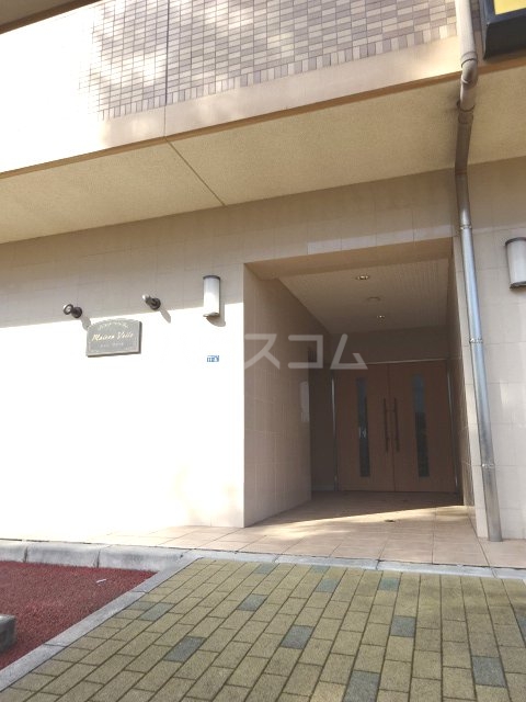 21/30 エントランス