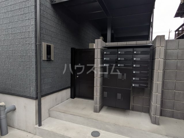 20/30 エントランス