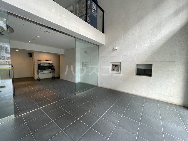 22/28 エントランス