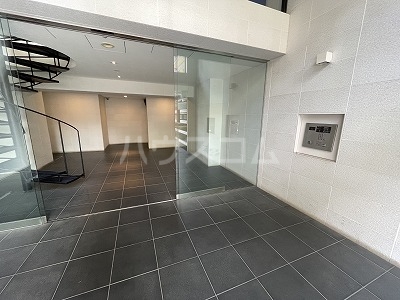 22/30 エントランス