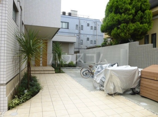 15/23 エントランス