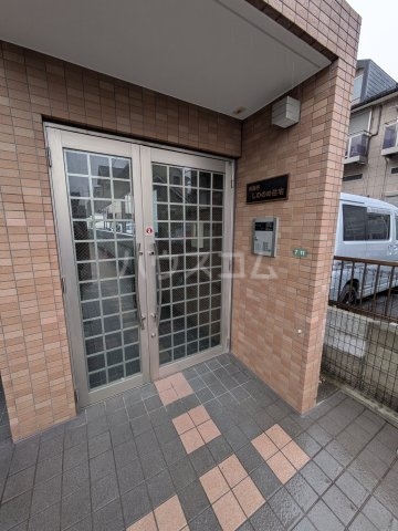 26/30 エントランス