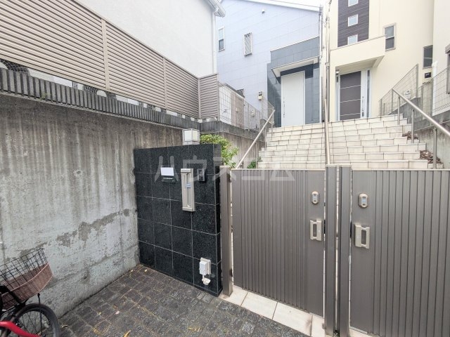 20/26 エントランス