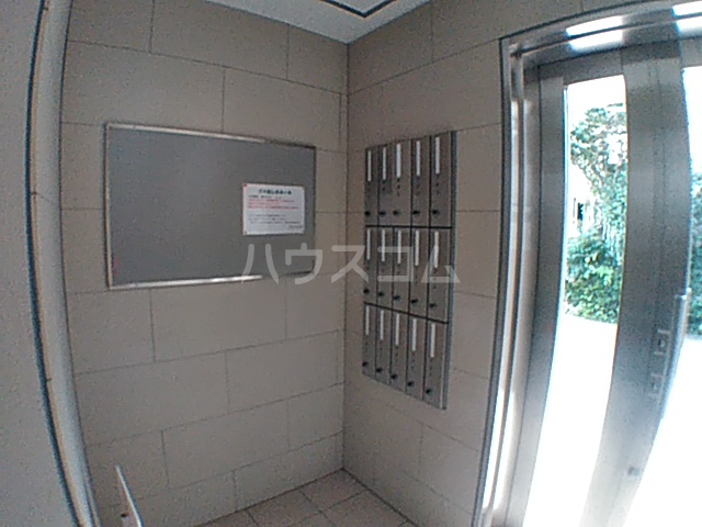 21/30 エントランス