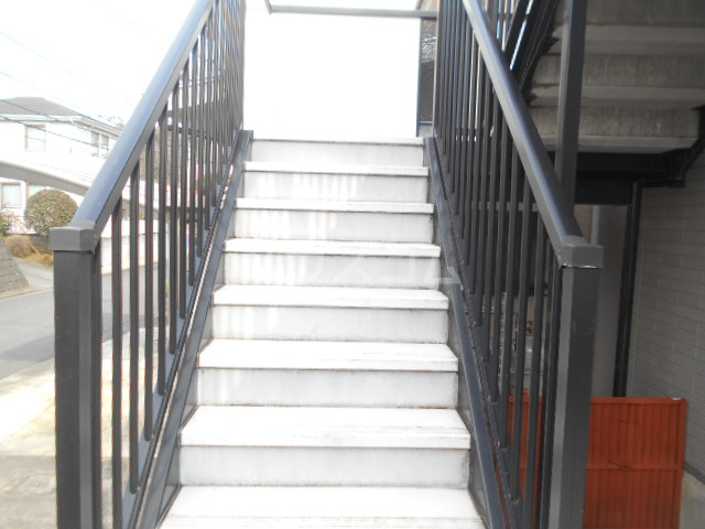 24/30 エントランス