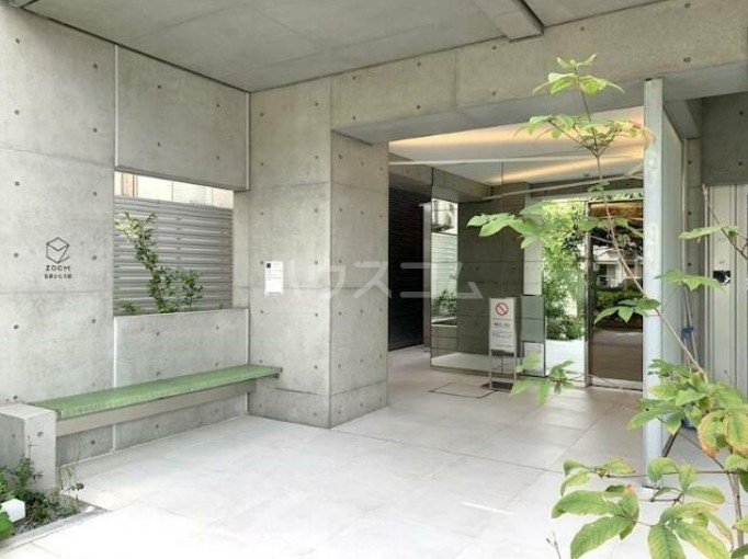 17/19 エントランス