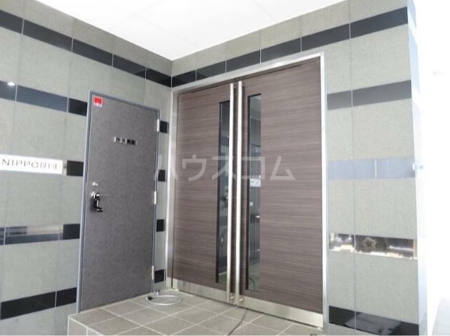 17/27 エントランス