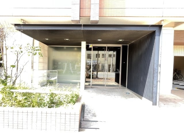 26/30 エントランス