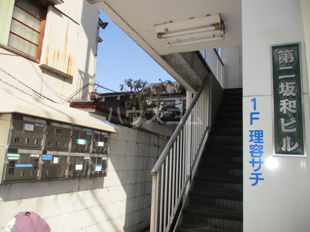 23/30 エントランス