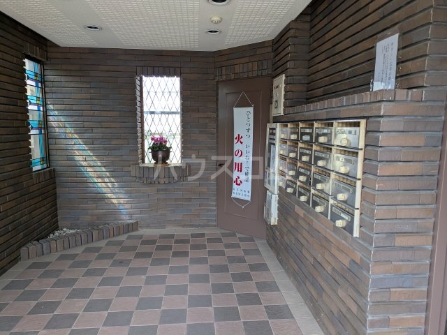 18/25 エントランス