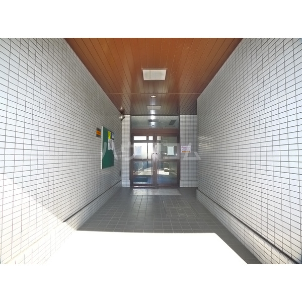 13/15 エントランス