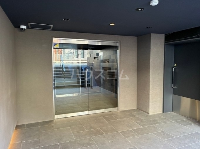 21/30 エントランス