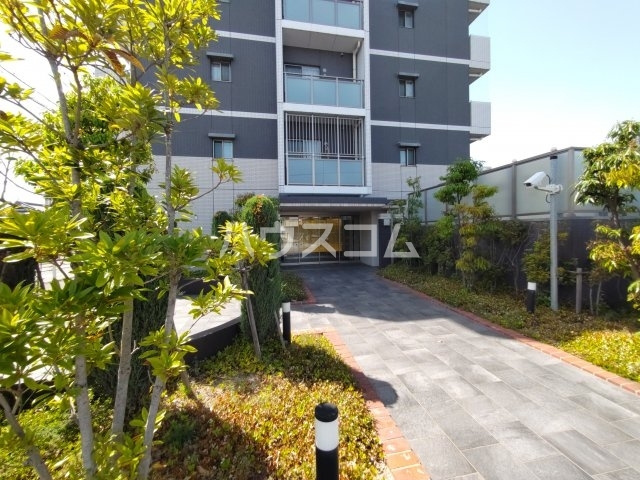 21/30 エントランス