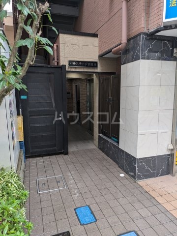 27/30 エントランス