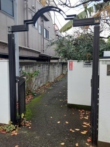 24/30 エントランス