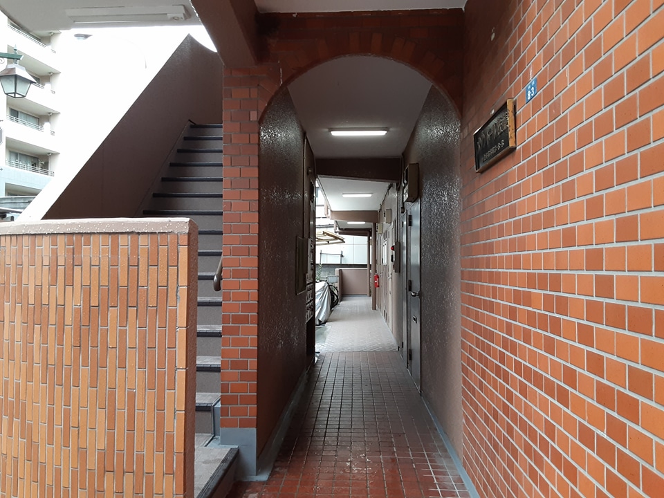 23/29 エントランス