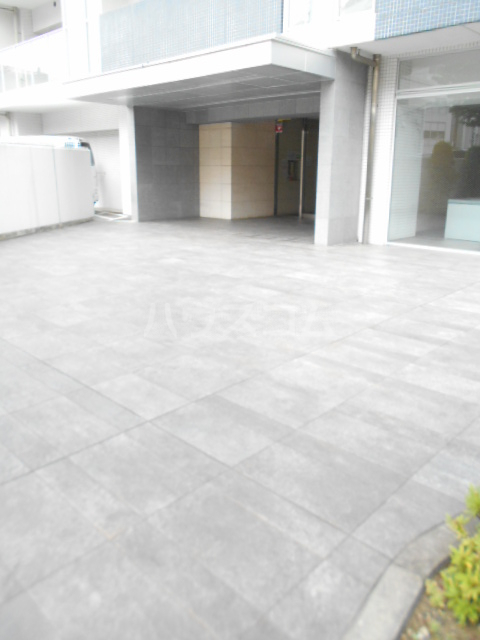 28/30 エントランス