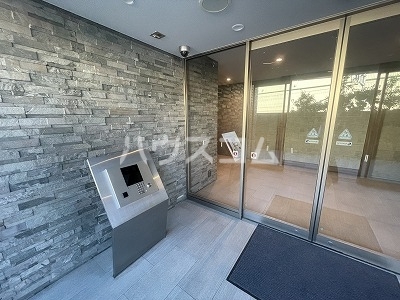 23/30 エントランス