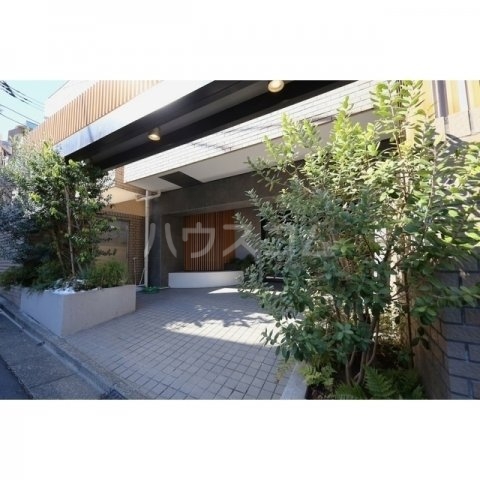 20/21 エントランス