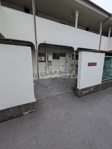 23/26 エントランス