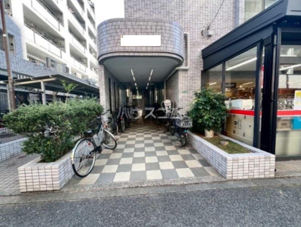 8/10 エントランス