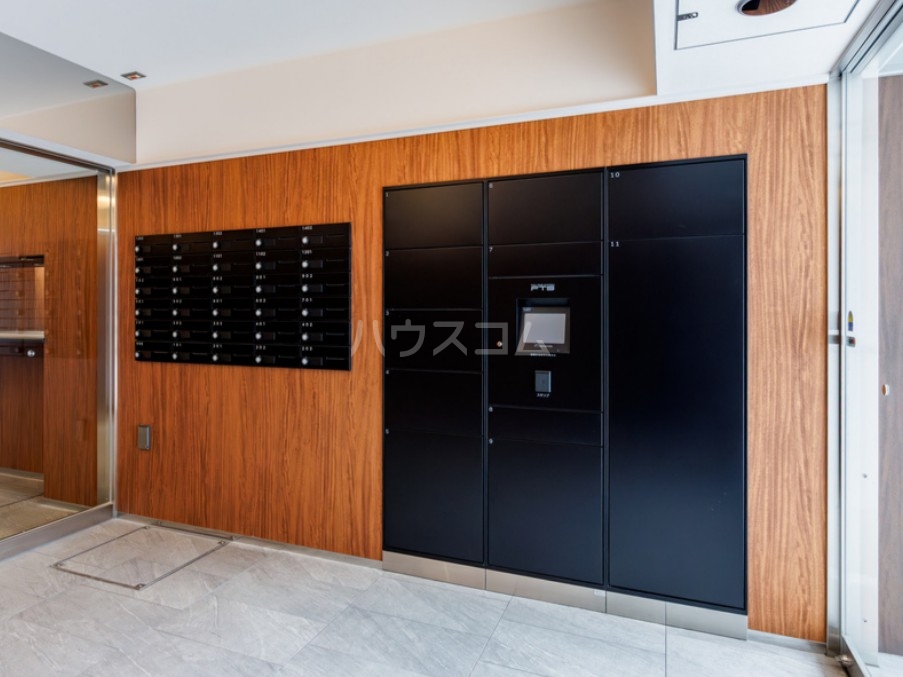 18/28 エントランス