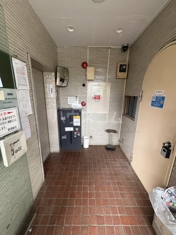 21/30 エントランス