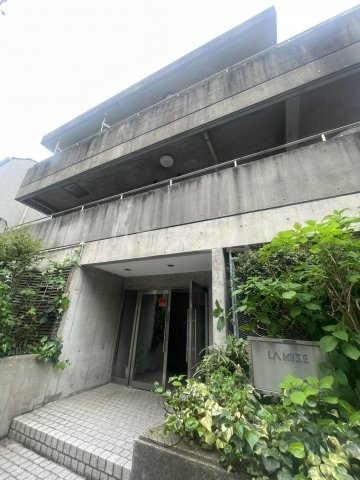 20/21 エントランス