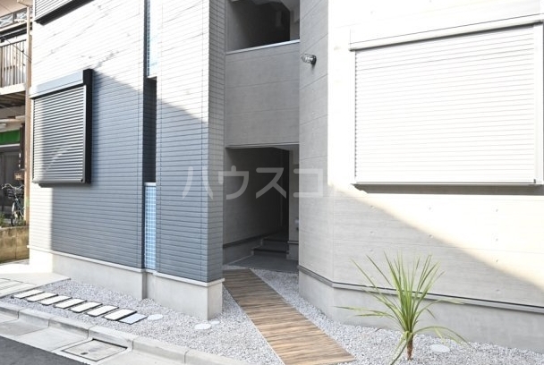 27/30 エントランス