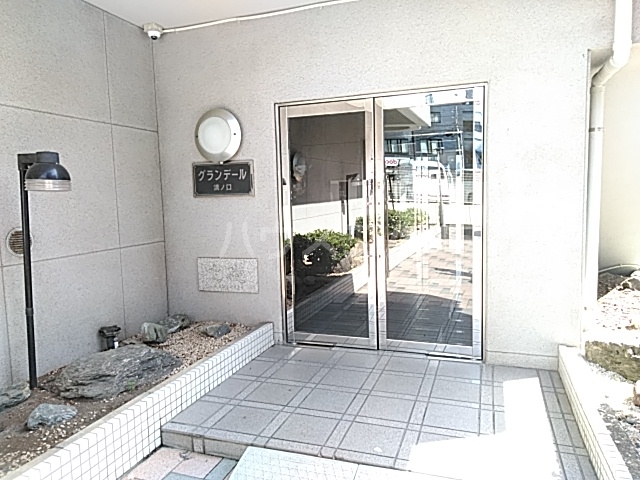 24/30 エントランス