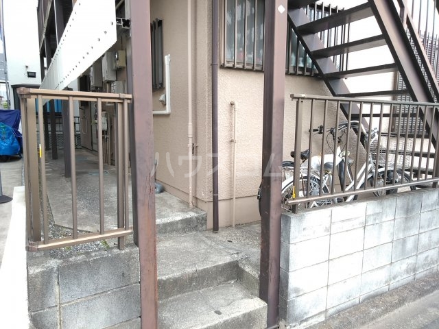 24/25 エントランス