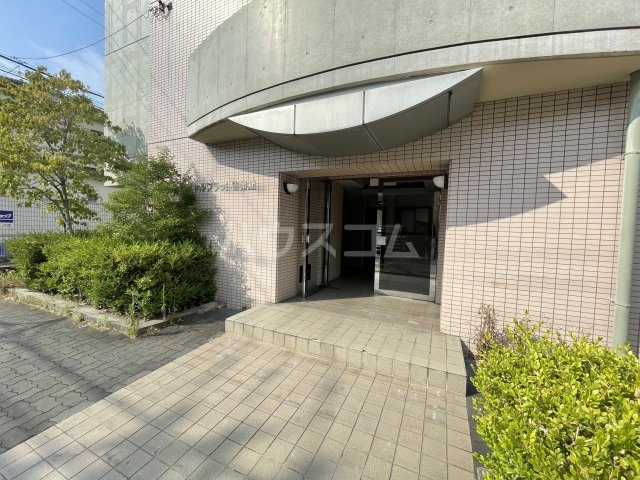 17/18 エントランス