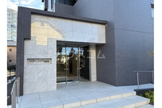 25/30 エントランス