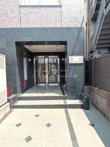 23/30 エントランス