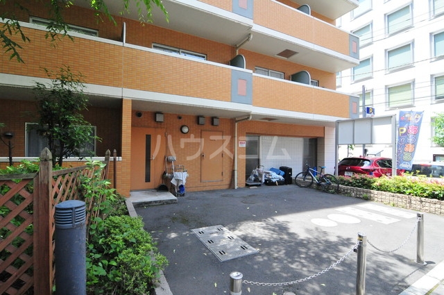 27/30 エントランス