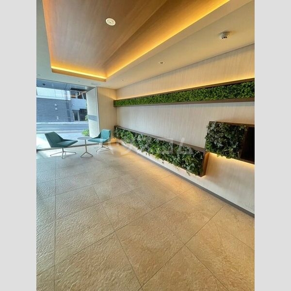 28/30 エントランス