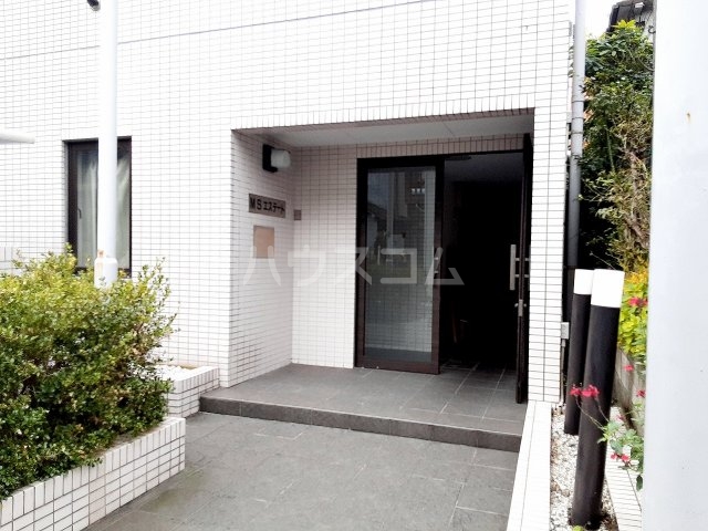 28/30 エントランス