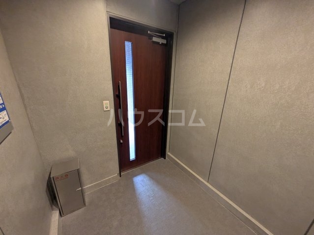 24/30 エントランス