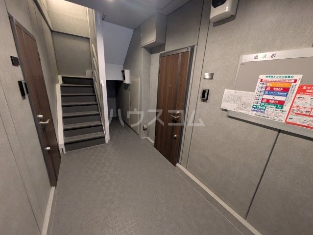 25/30 エントランス