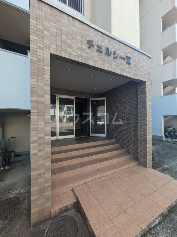 21/30 エントランス