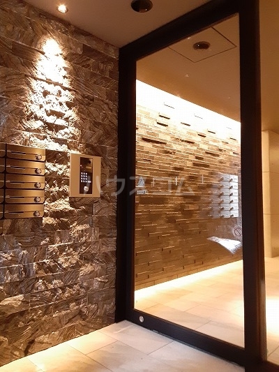 21/30 エントランス