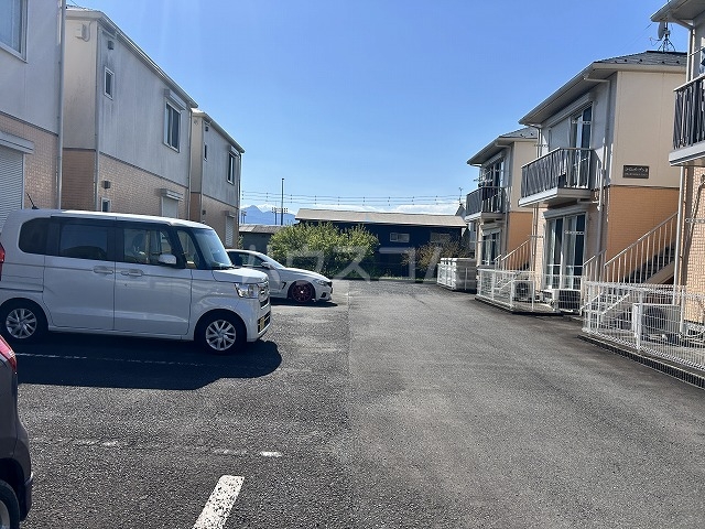 26/28 駐車場