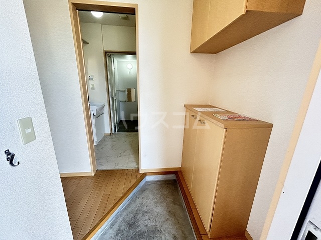 14/28 玄関