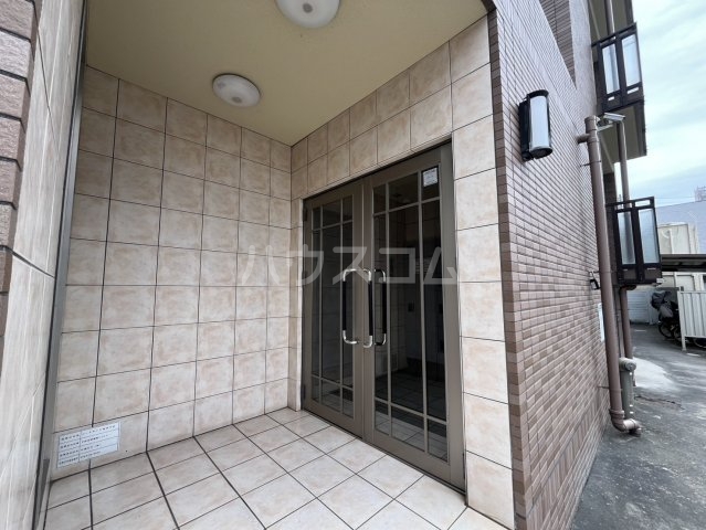 25/30 エントランス