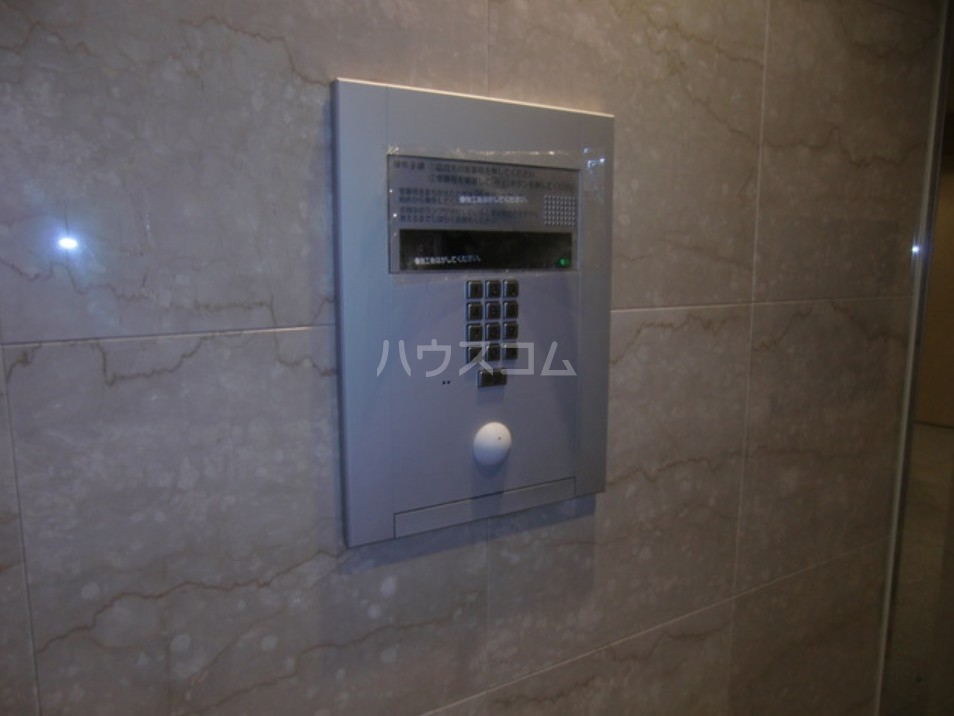 18/28 エントランス