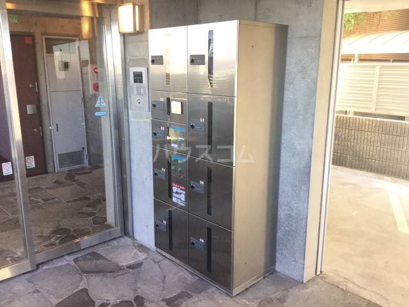 18/28 エントランス