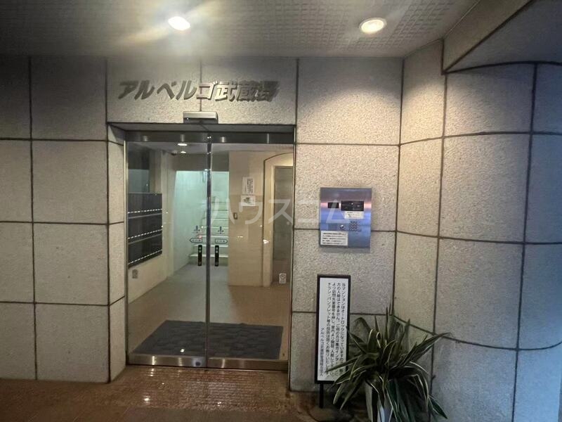 2/4 エントランス