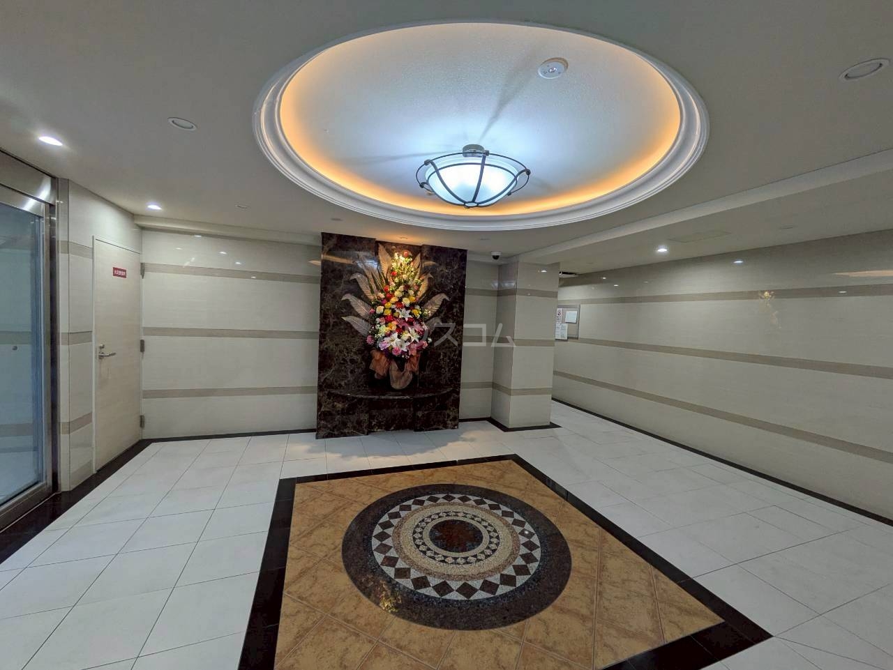 24/30 エントランス